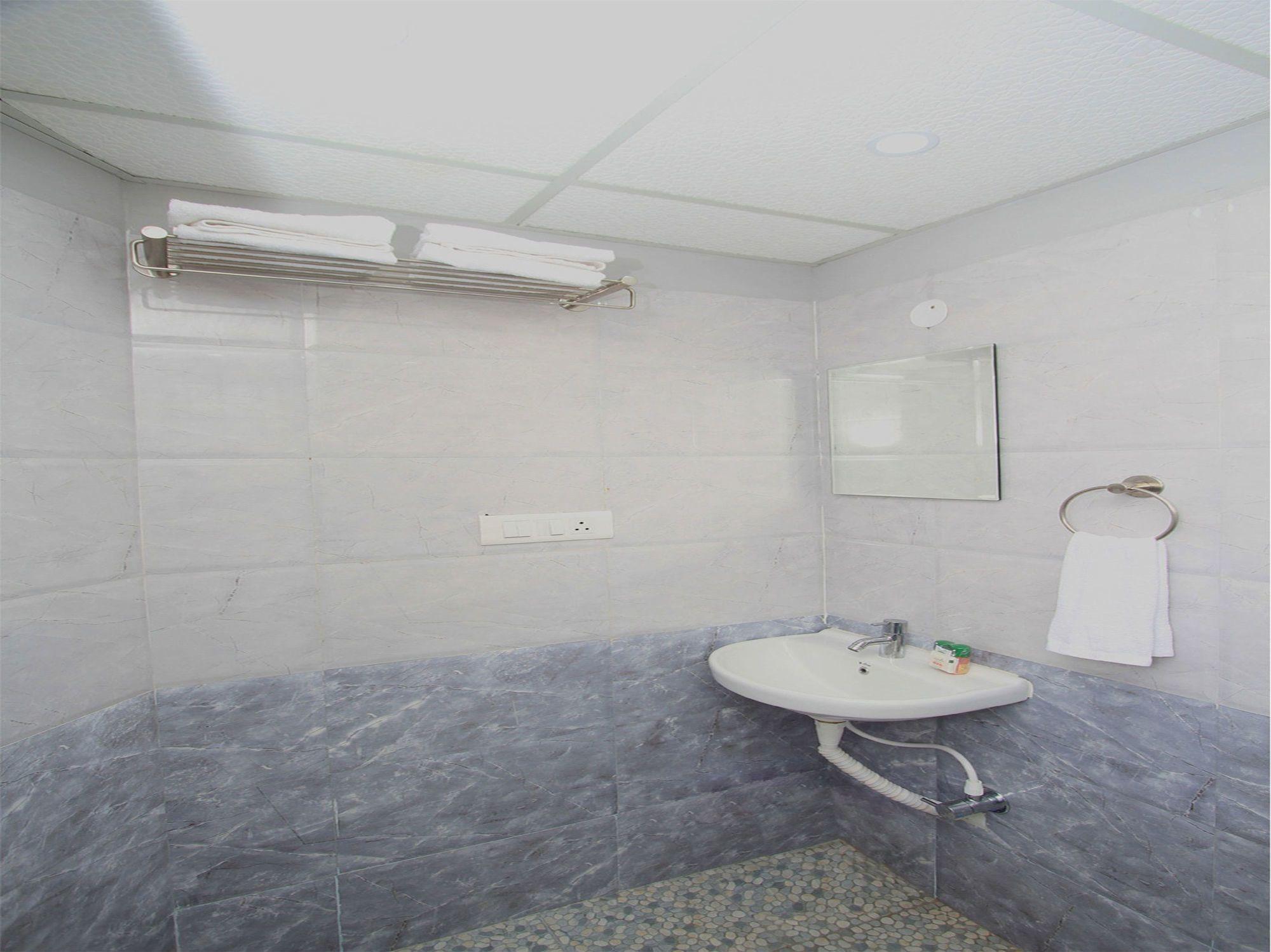 Oyo 4797 Lulu Hospitality Ξενοδοχείο Yelahanka Εξωτερικό φωτογραφία